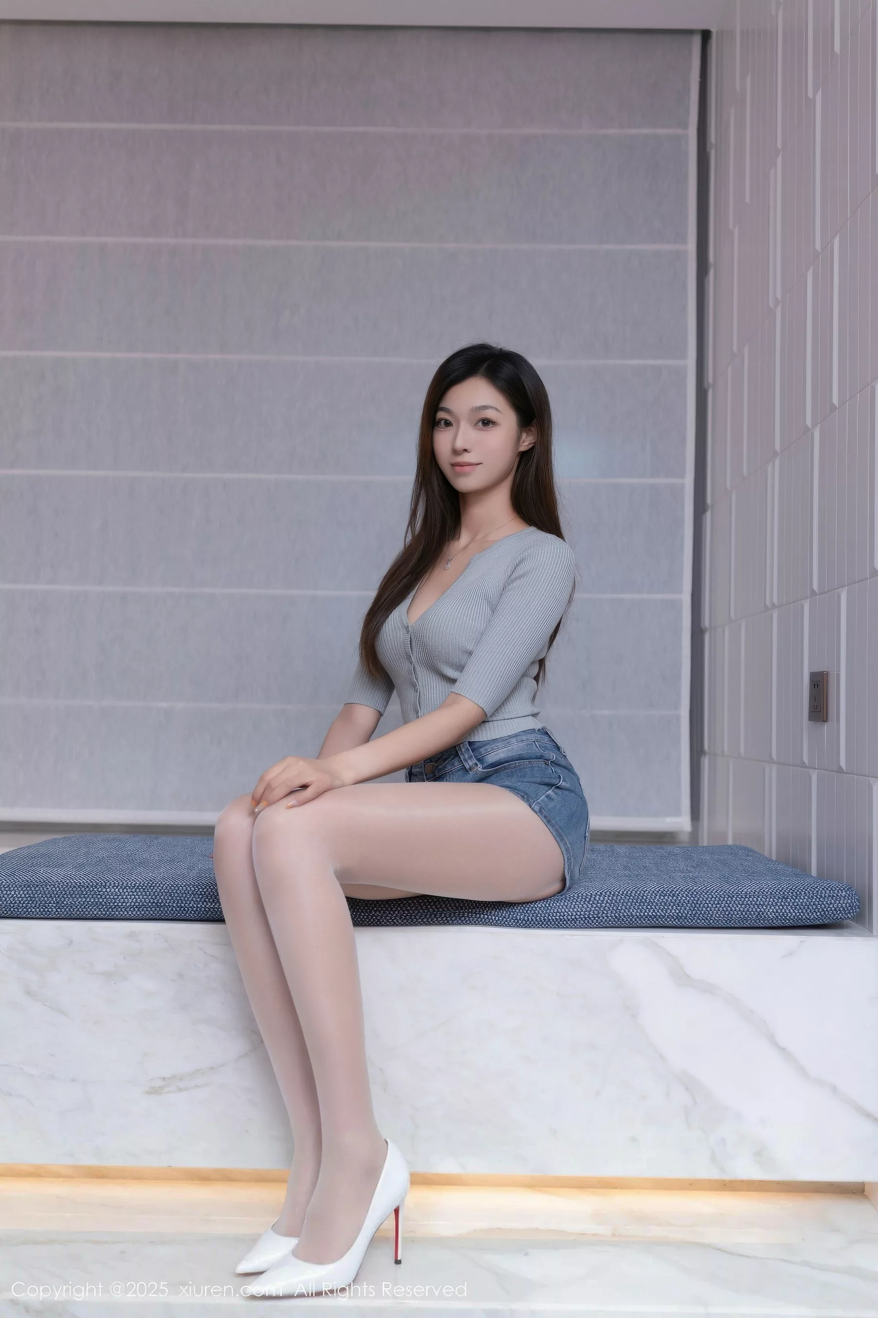 秀人集.com_[XiuRen秀人网]No.10881_模特kiki柚柚性感蓝色超短牛仔裤配原色丝袜秀凹凸身材诱惑写真80P