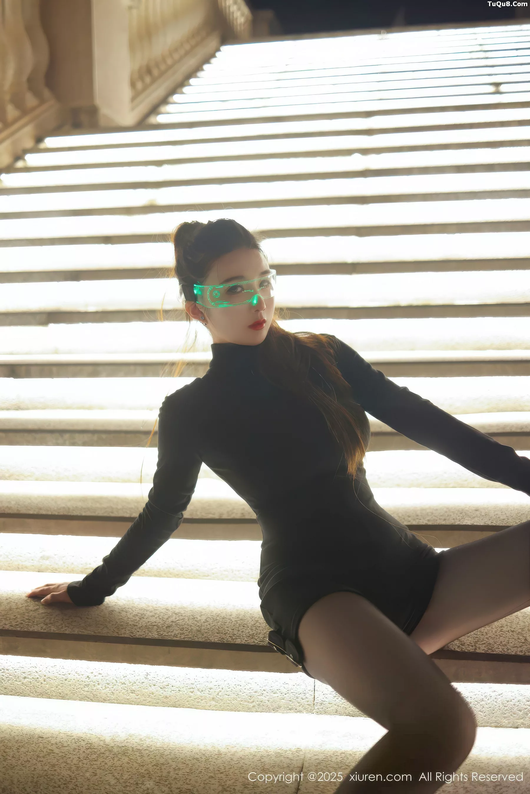 秀人集.com_[XiuRen秀人网]No.10936_模特小肉肉咪性感黑色连衣短裙配超薄黑丝秀凹凸身材诱惑写真77P