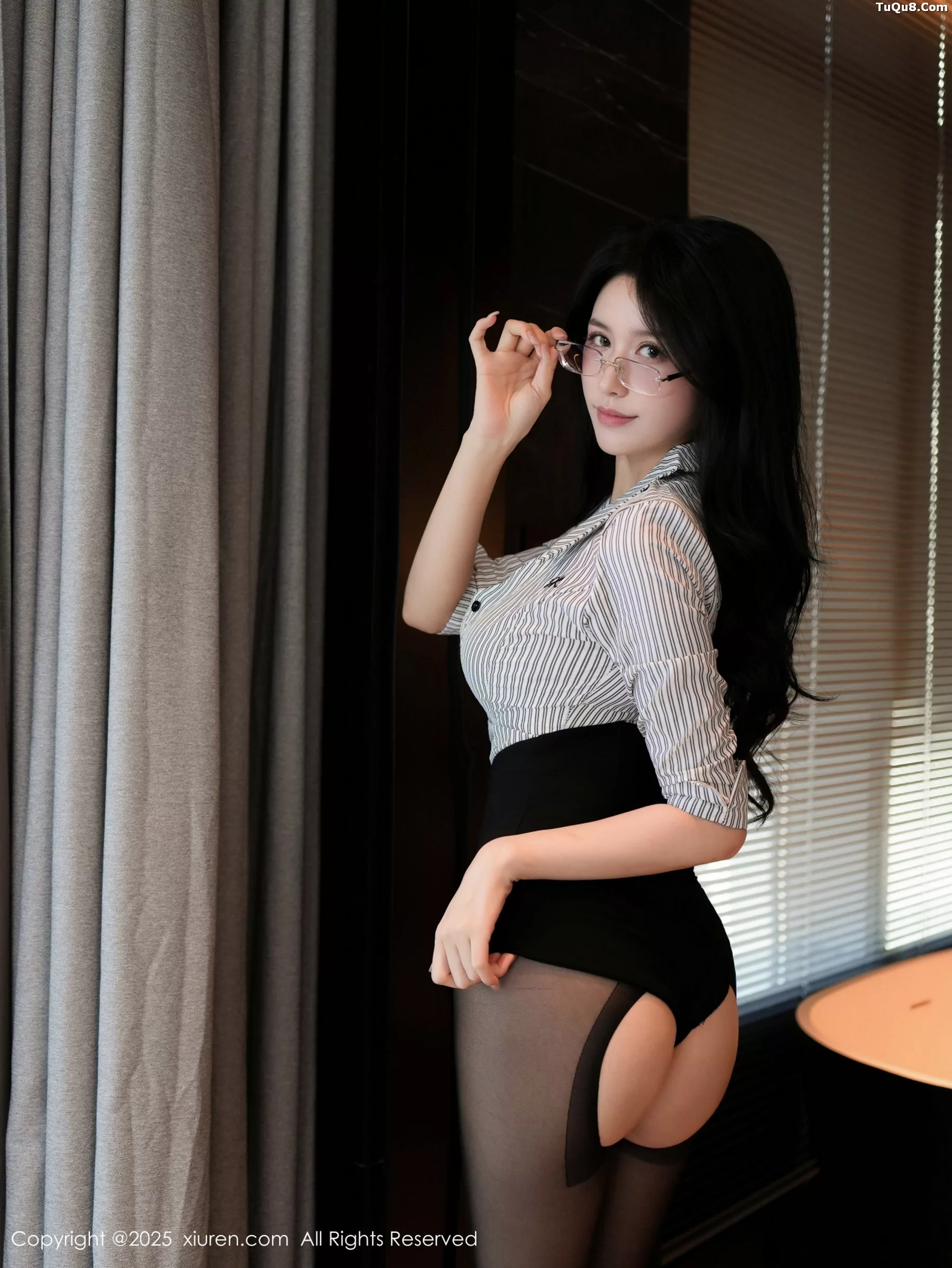 秀人集.com_[XiuRen秀人网]No.10905_模特shelly诗莉吖性感OL服饰露白色内衣配超薄黑丝秀美腿诱惑写真82P