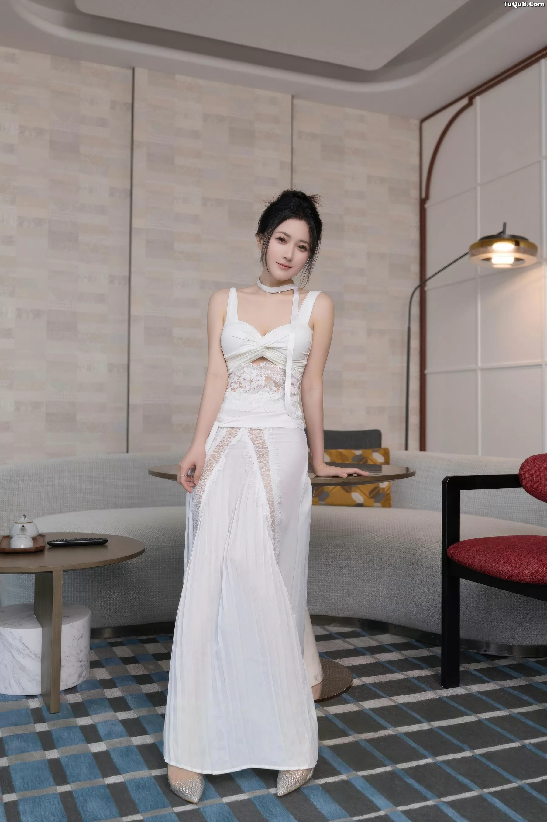 秀人集.com_[XiuRen秀人网]No.10911_模特鱼子酱Fish性感白色长裙配超薄无内肉丝秀曼妙身姿诱惑写真76P