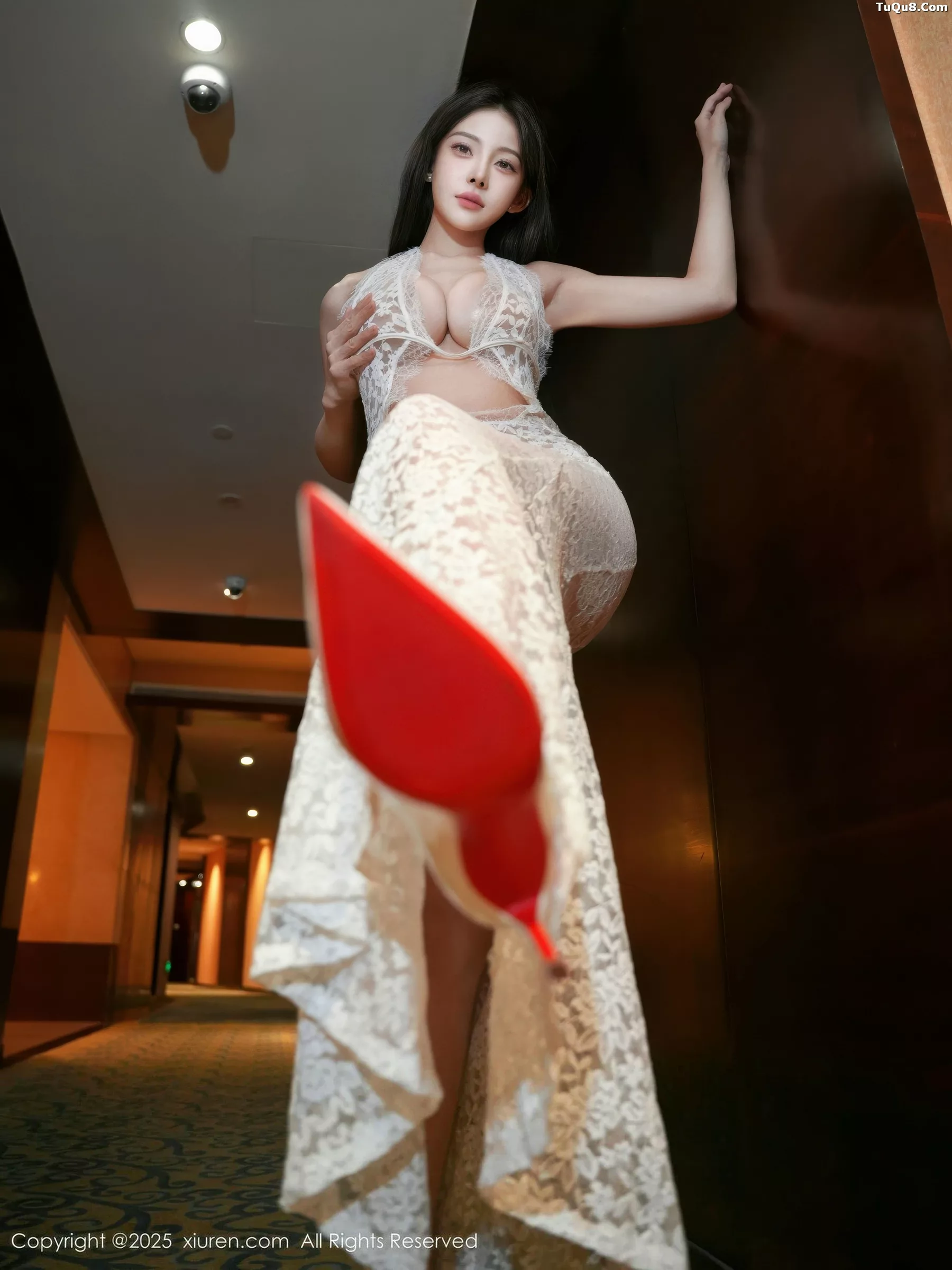 秀人集.com_[XiuRen秀人网]No.10915_模特梨霜儿性感白色蕾丝长裙配开档肉丝秀丰腴身材迷人诱惑写真73P