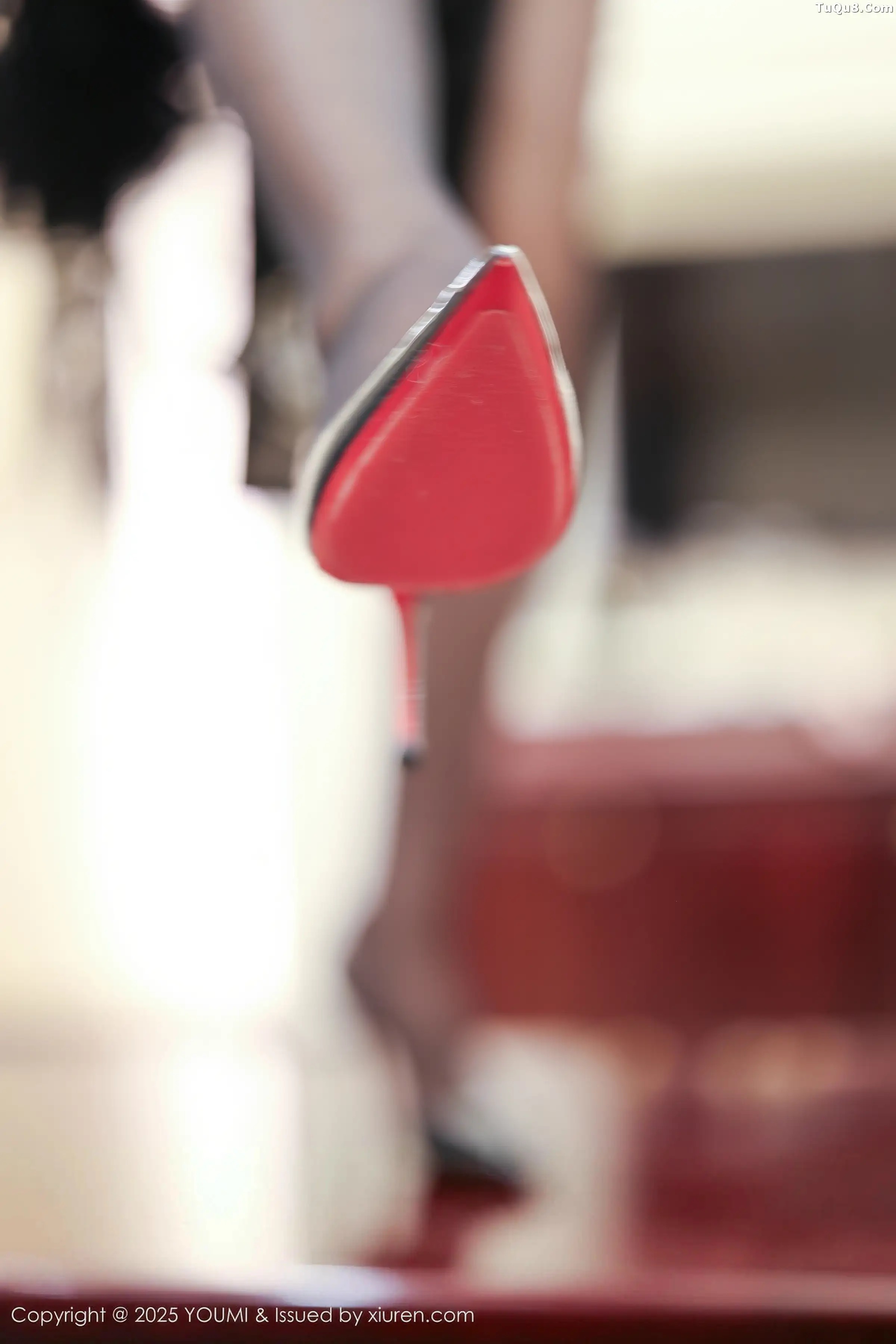 秀人集.com_[YouMi尤蜜荟]Vol.1188_模特Twins-夭夭性感黑色情趣服饰配开档黑丝秀完美身材诱惑写真60P