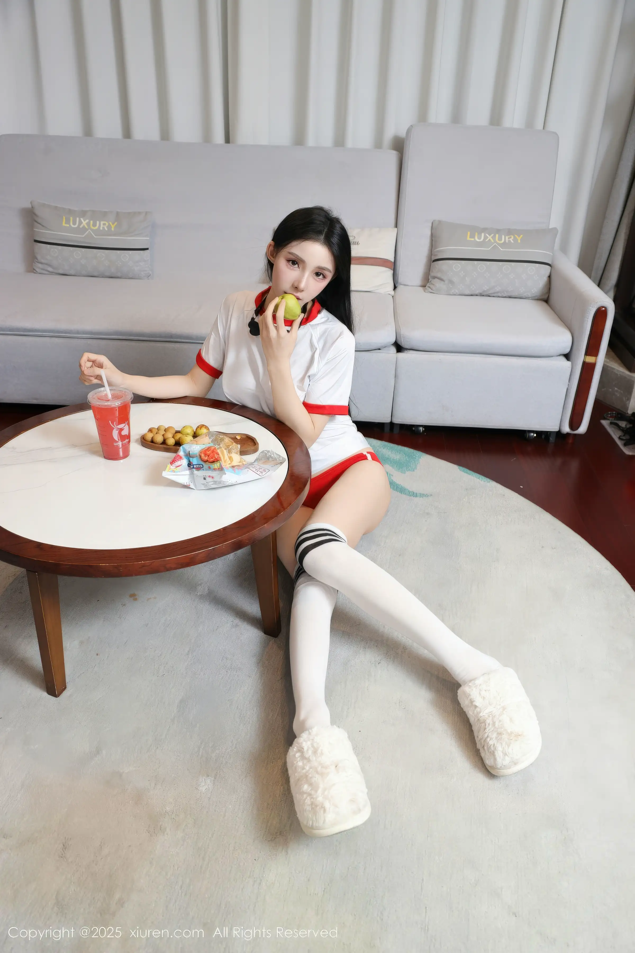 秀人集.com_[XiuRen秀人网]No.11110_新人模特许微微呀性感白色T恤配白色丝袜秀丰腴身材诱惑写真86P