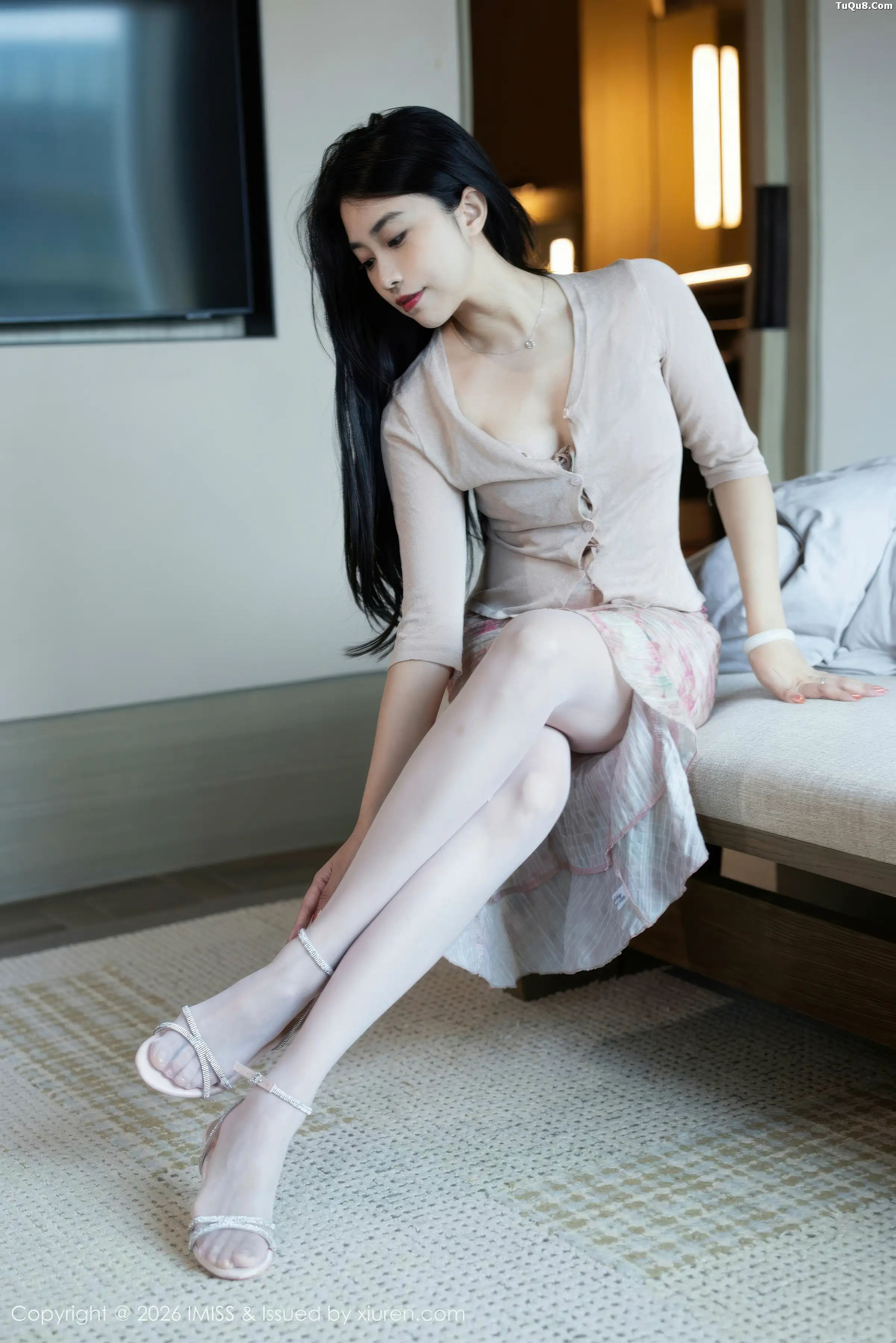 秀人集.com_[IMISS爱蜜社]Vol.804_女神许诺Sabrina性感花色短裙配粉丝吊袜秀完美身材诱惑写真55P