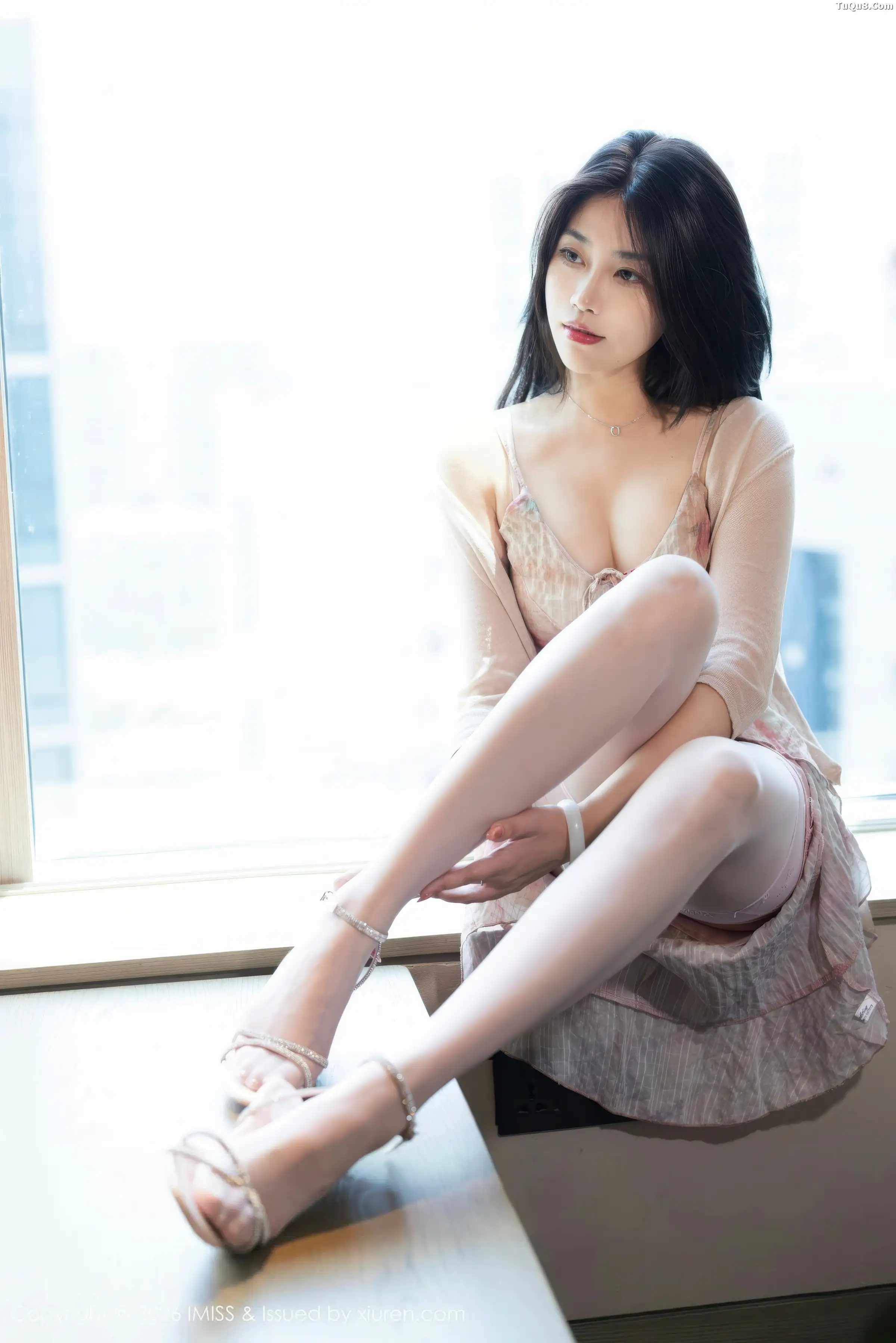 秀人集.com_[IMISS爱蜜社]Vol.804_女神许诺Sabrina性感花色短裙配粉丝吊袜秀完美身材诱惑写真55P