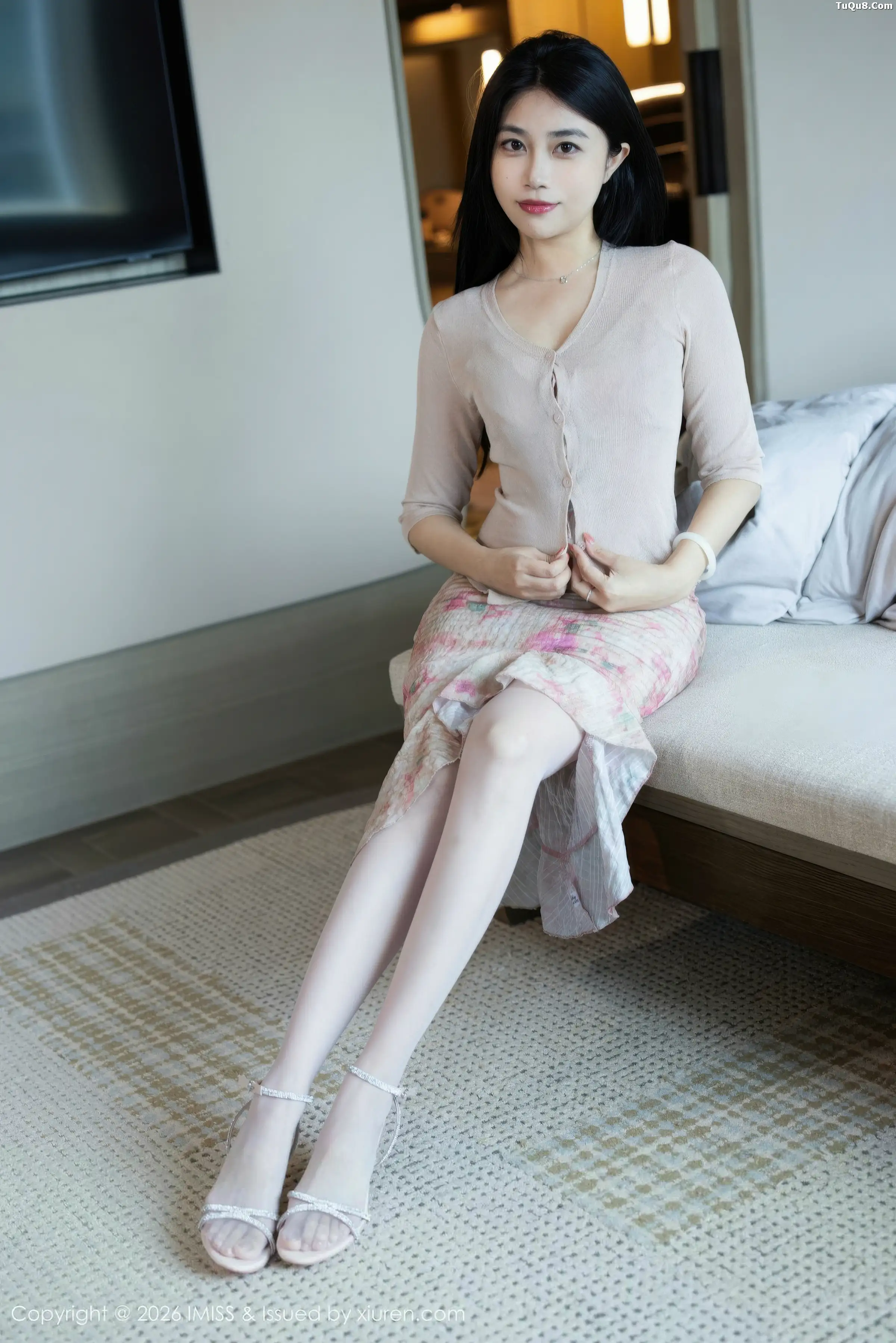 秀人集.com_[IMISS爱蜜社]Vol.804_女神许诺Sabrina性感花色短裙配粉丝吊袜秀完美身材诱惑写真55P