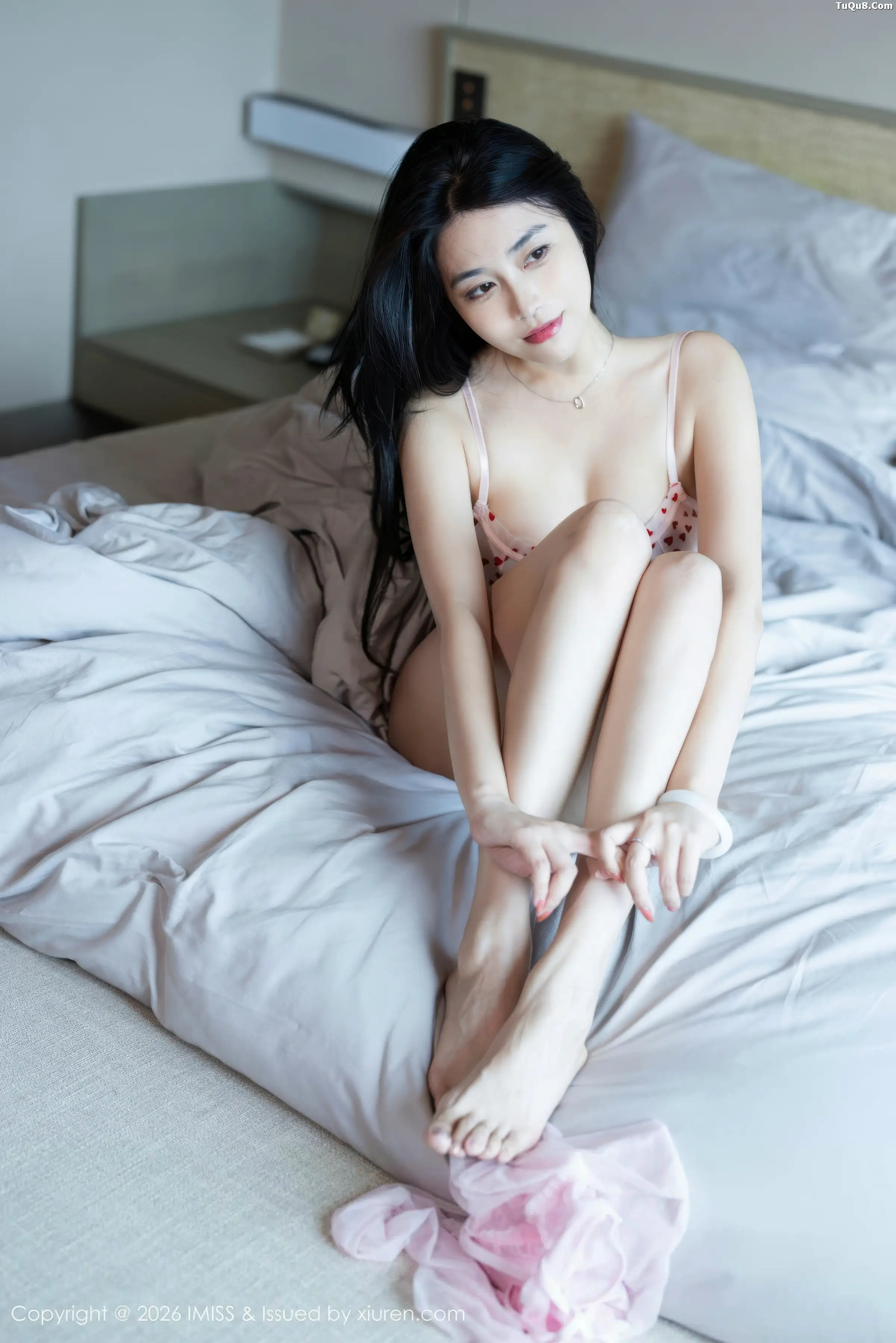 秀人集.com_[IMISS爱蜜社]Vol.804_女神许诺Sabrina性感花色短裙配粉丝吊袜秀完美身材诱惑写真55P