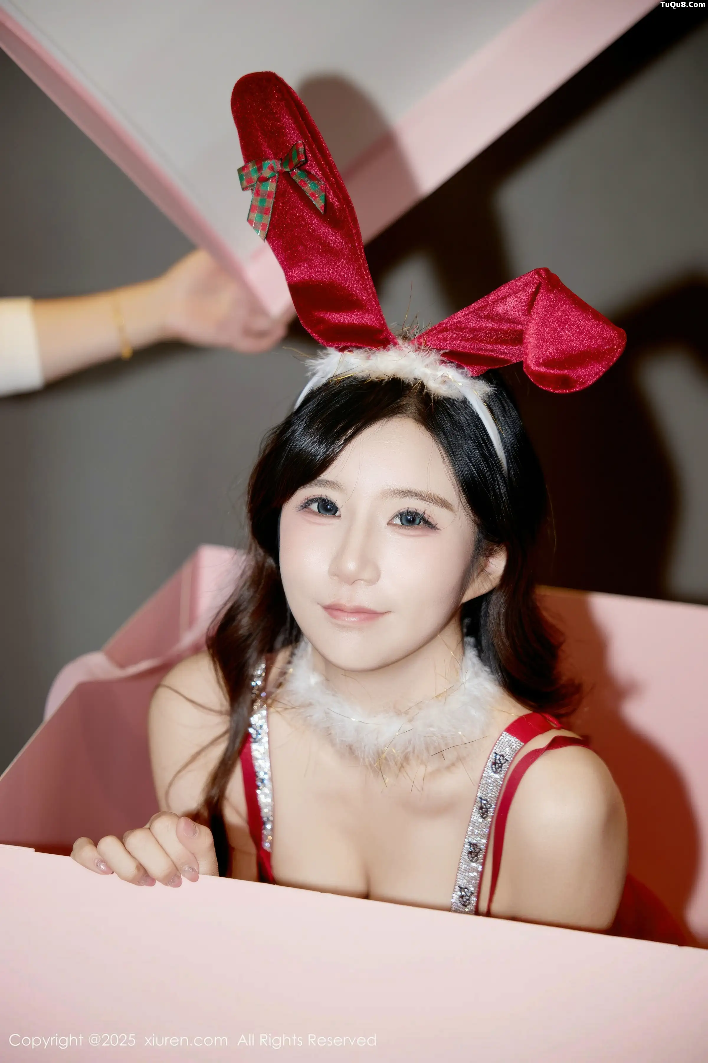 秀人集.com_[XiuRen秀人网]No.11149_模特小肉肉咪性感红色圣诞装扮配黑色丝袜秀凹凸身材诱惑写真72P