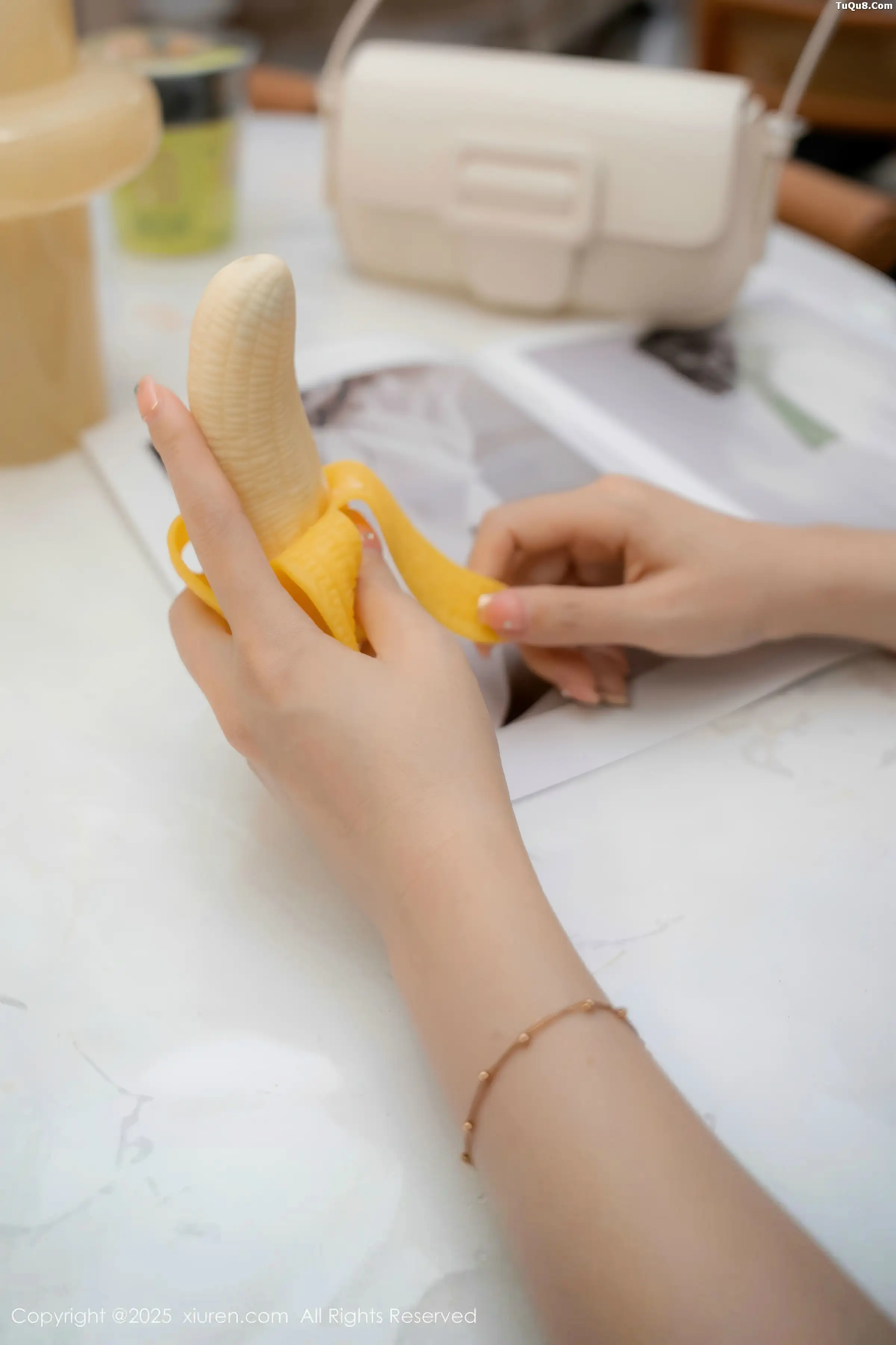 秀人集.com_[XiuRen秀人网]No.11162_模特拍黄瓜girl私房性感浅色套装露超薄肉丝秀曼妙身姿诱惑写真76P