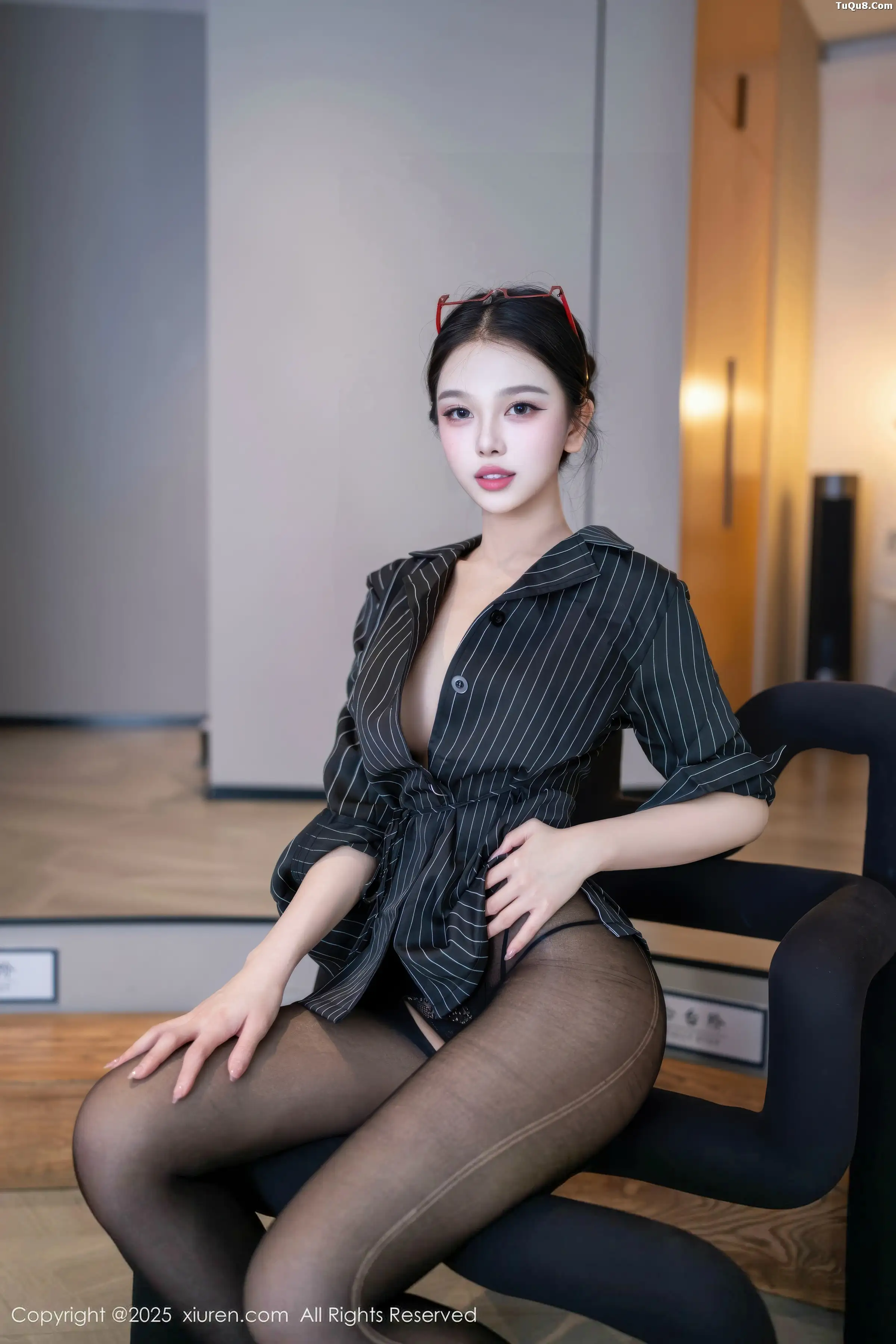 秀人集.com_[XiuRen秀人网]No.11160_新人模特诺诺子性感黑色衬衫配开档黑丝秀曼妙身姿撩人诱惑写真76P