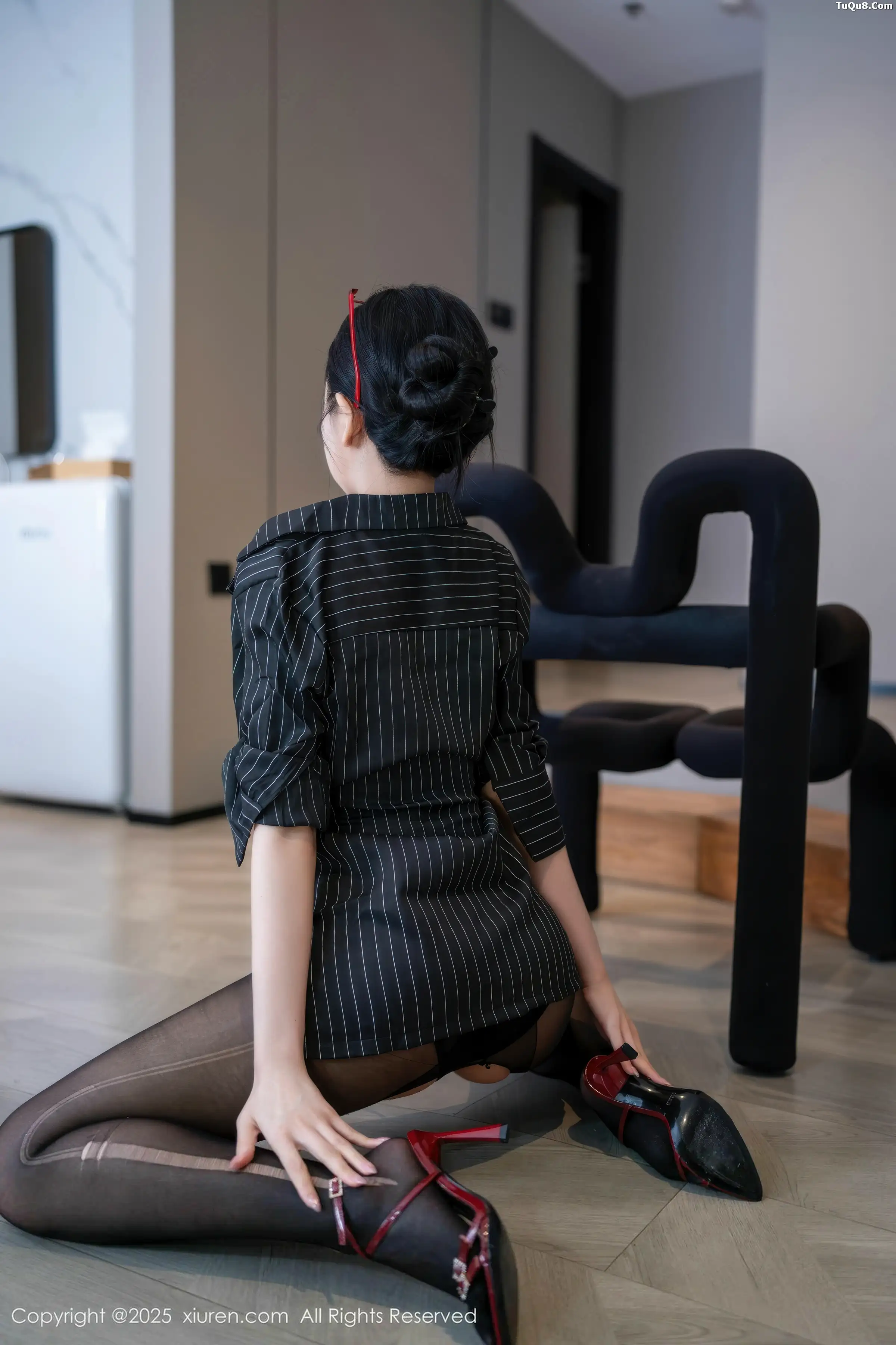 秀人集.com_[XiuRen秀人网]No.11160_新人模特诺诺子性感黑色衬衫配开档黑丝秀曼妙身姿撩人诱惑写真76P